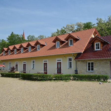 Hotel Stara Fara à Chržín Extérieur photo