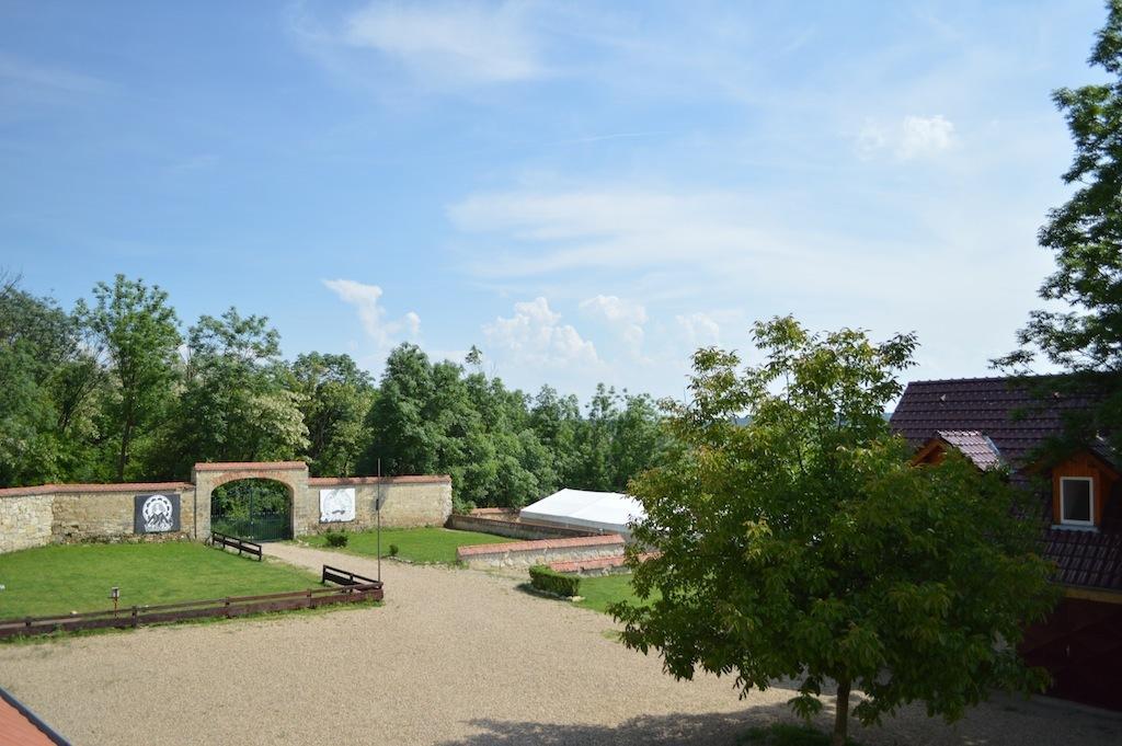 Hotel Stara Fara à Chržín Extérieur photo